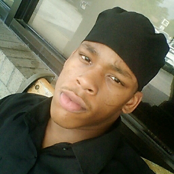 Rondu Statum - Poshmark Profile Picture of Rondu Statum (@rondaddy7) on Poshmark