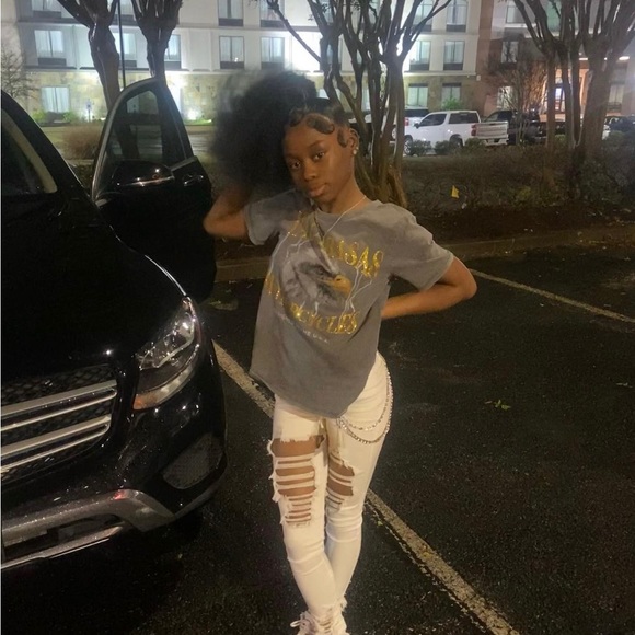 Profile Picture of Jania Meshell (@j_meshell) on Poshmark