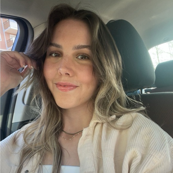 Profile Picture of Sophie-ann Brunelle (@sophieebrunelle) on Poshmark