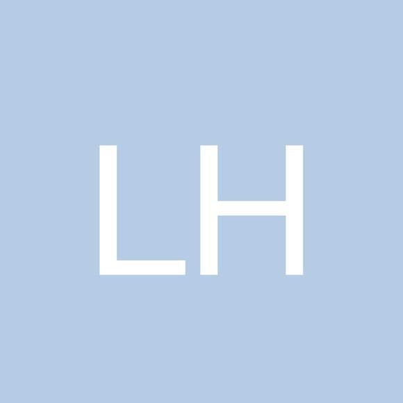 Profile Picture of Laura hackett Hackett (@lbelle095) on Poshmark