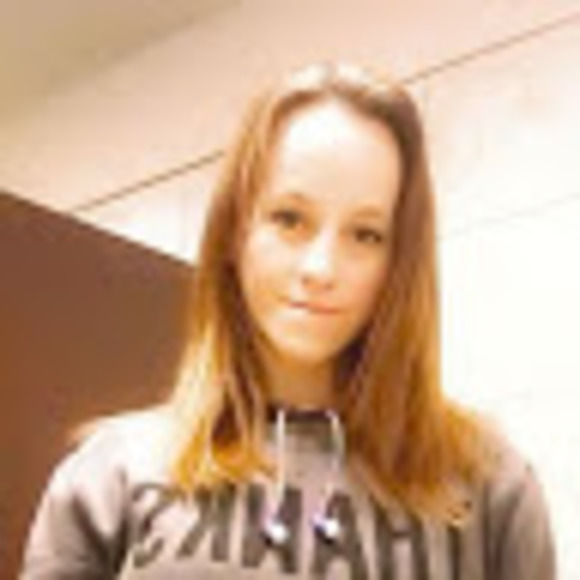 Profile Picture of Brittany Rineer (@brittanyrineer) on Poshmark