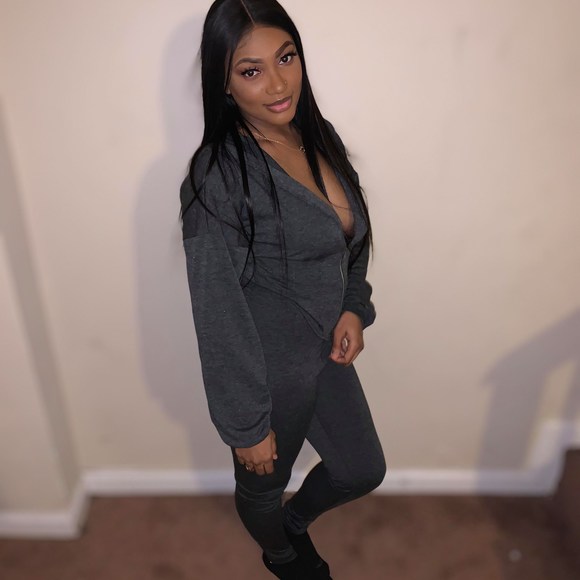 Dominique Hunt - Poshmark Profile Picture of Dominique Hunt (@niquelovesshoes) on Poshmark