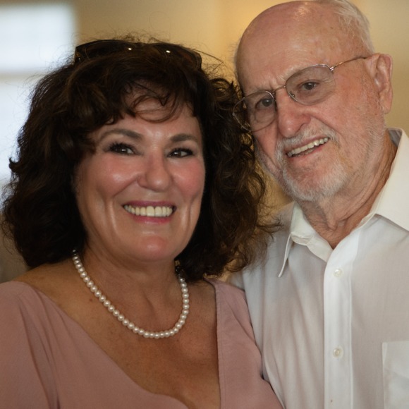 Profile Picture of Linda Wesseler (@linawess) on Poshmark