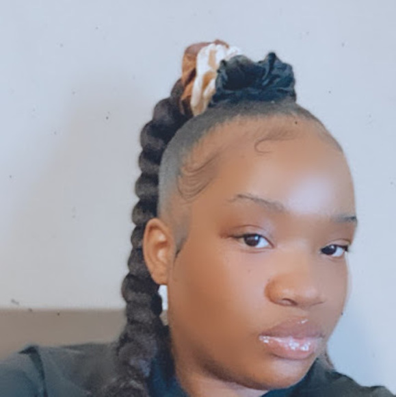 Profile Picture of Raynell Boyce (@raineybresana) on Poshmark