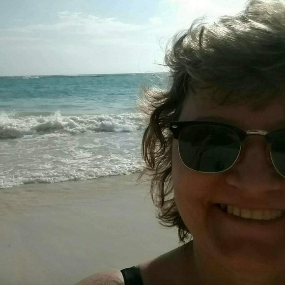 Patty Angermeier - Poshmark Profile Picture of Patty Angermeier (@butchart) on Poshmark