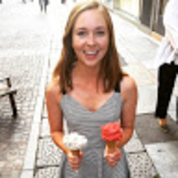 Profile Picture of Amanda Nagengast (@amandanagengast) on Poshmark