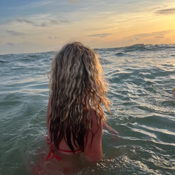 Profile Picture of Samantha Garrick (@garricksm25) on Poshmark