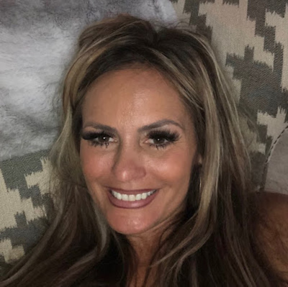 Profile Picture of Vanessa Dritsas (@vdritsas) on Poshmark