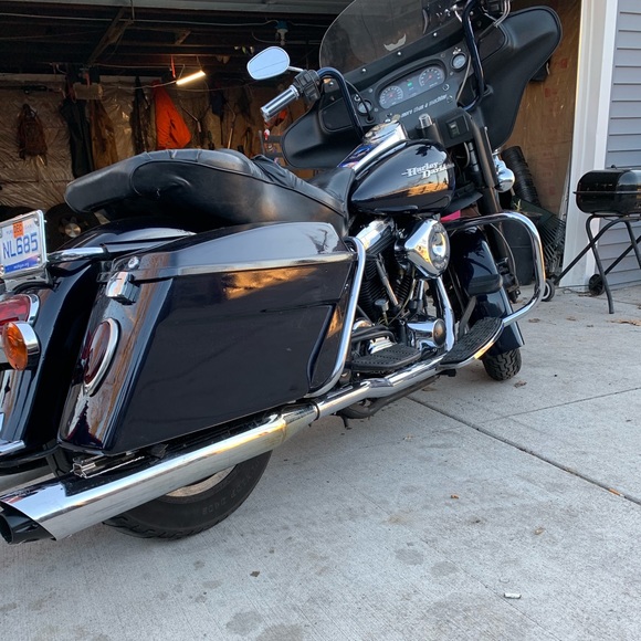 Profile Picture of Andrew Banner (@bannerdru) on Poshmark