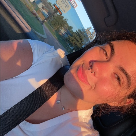 Profile Picture of Leah Crannell (@leahcrannell) on Poshmark