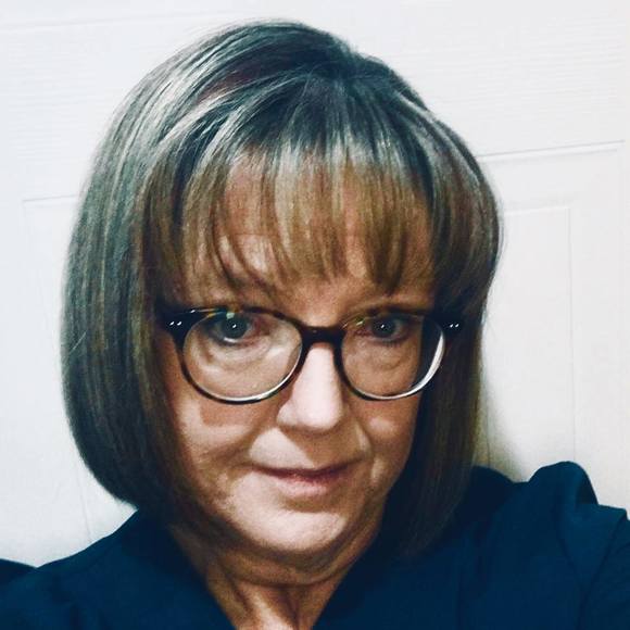 Profile Picture of Julie Schriefer (@jas2006) on Poshmark