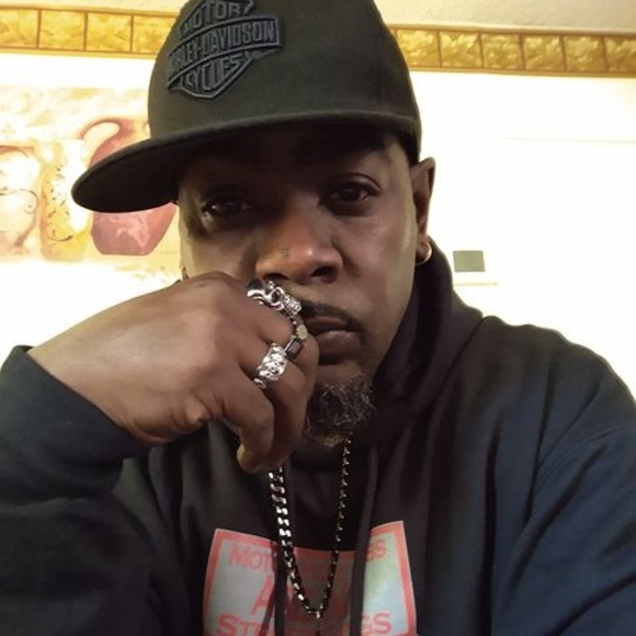 Profile Picture of Greg Barton (@pennondre) on Poshmark