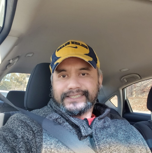 Profile Picture of Rodel Edora (@rodeledora) on Poshmark