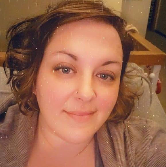 Profile Picture of Renee Nelson (@renee11103) on Poshmark