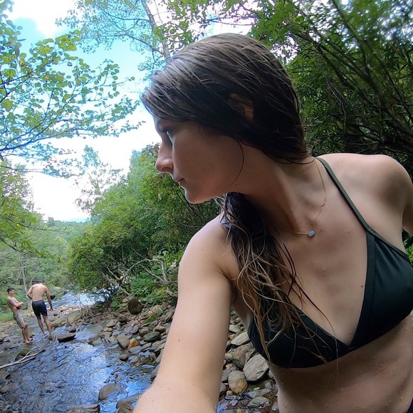 Profile Picture of Kate Dezii (@katedezii88) on Poshmark