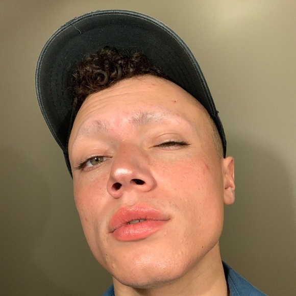 Profile Picture of Chris Burroughs (@chb127) on Poshmark