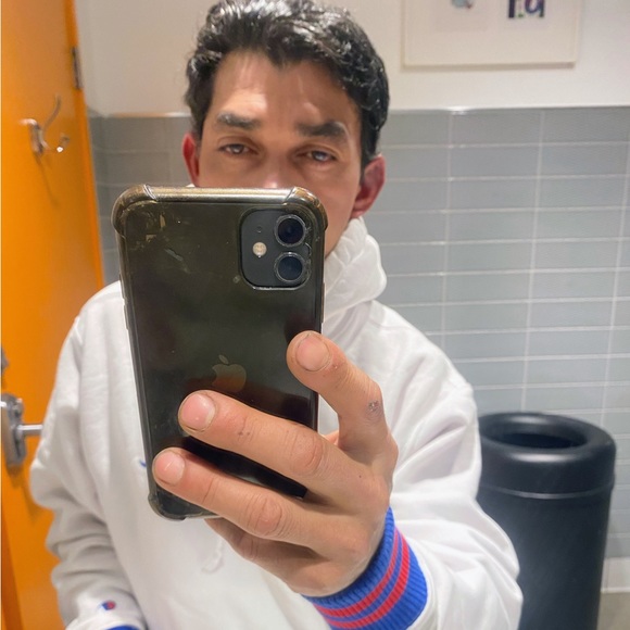 Profile Picture of Antonio Guzman (@antonioguzma726) on Poshmark