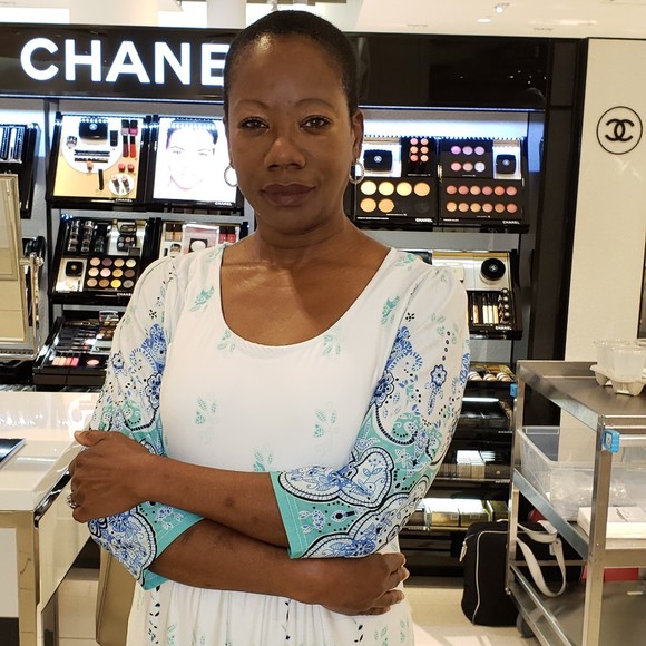 Profile Picture of Andrea Yanok (@alihyana64) on Poshmark