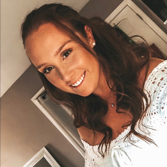 Profile Picture of Jess Cecchini (@jesscecchini) on Poshmark