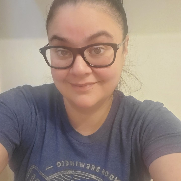 Profile Picture of Stephanie Lorenzen (@leonb) on Poshmark