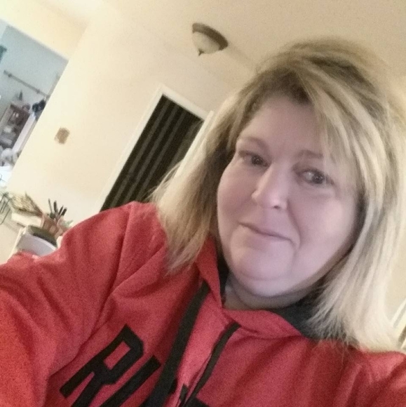 Profile Picture of Debbie Sauers (@d_sauers) on Poshmark