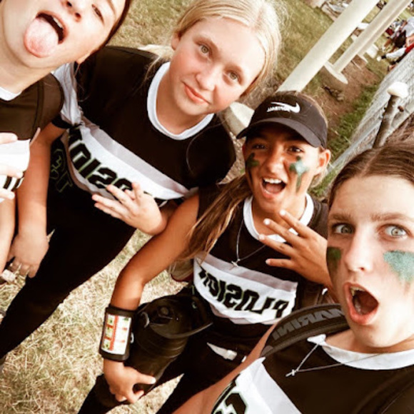 Grace Pecchio - Poshmark Profile Picture of Grace Pecchio (@gracepecchio) on Poshmark