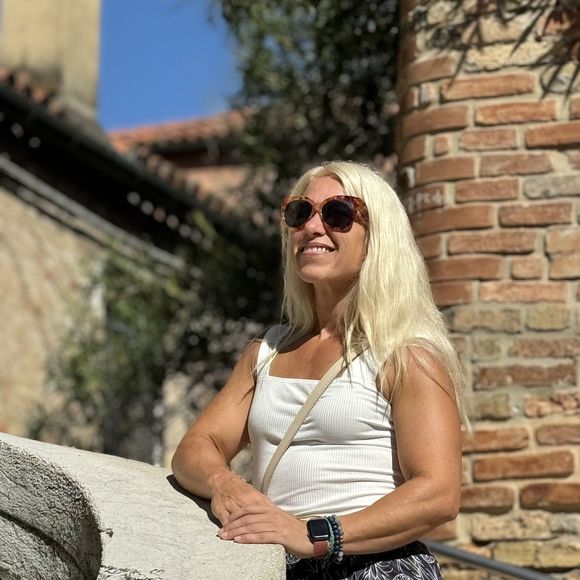 Profile Picture of Jean Schaller (@jeanschaller) on Poshmark