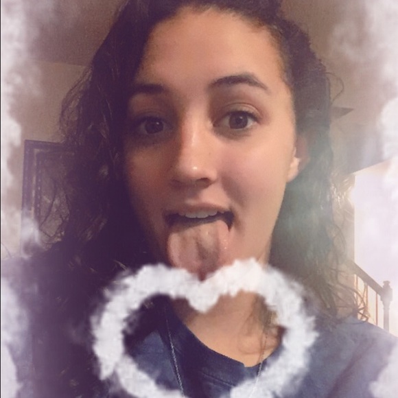 Profile Picture of Ella Riggs (@ellajadee10) on Poshmark