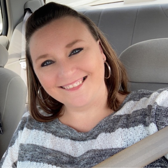 Profile Picture of Dawn Paterek (@dawnpaterek) on Poshmark