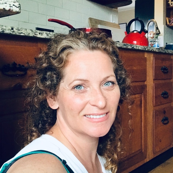 Profile Picture of Amy Ferimer (@aferimer1977) on Poshmark