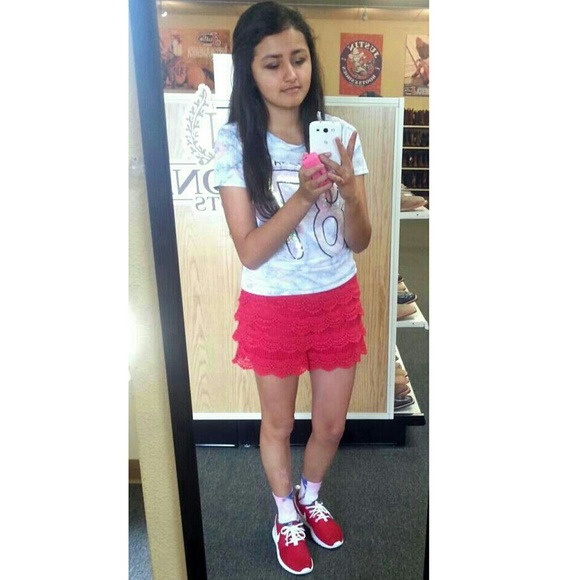 Profile Picture of Angelina Lansaw (@its_angelina) on Poshmark