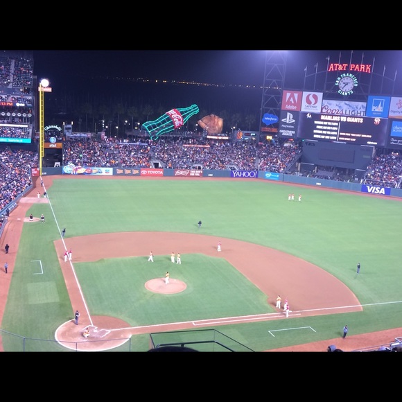 Karima Grohsman - Poshmark Profile Picture of Karima Grohsman (@giantfan) on Poshmark