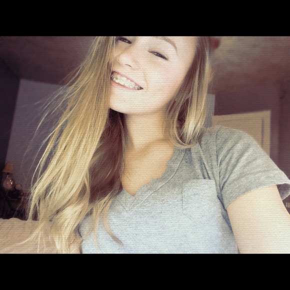 Profile Picture of Taylor Hooker (@taylornh16) on Poshmark
