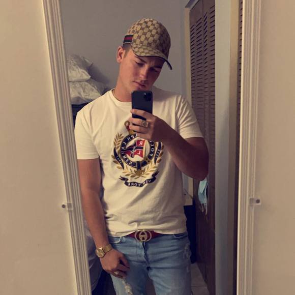 Javier Fong - Poshmark Profile Picture of Javier Fong (@8134008480) on Poshmark