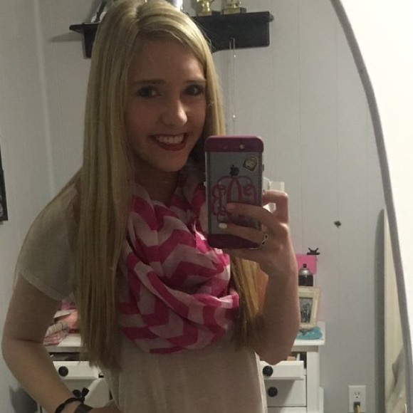 Profile Picture of Carley Beatrice (@carleybeatrice) on Poshmark