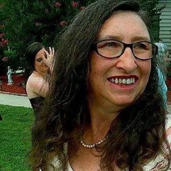 Profile Picture of Renee Ladrach (@rladrach) on Poshmark