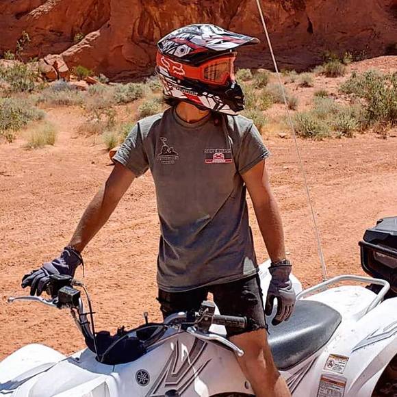 Profile Picture of Evangelos Bakes (@evanbakes) on Poshmark