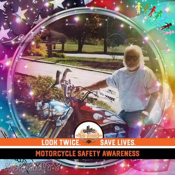 Profile Picture of Laurie Mahley (@lauriema54) on Poshmark