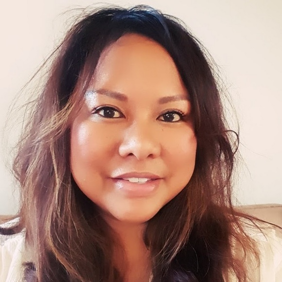 Profile Picture of Christina Bartolome (@christinabartol) on Poshmark