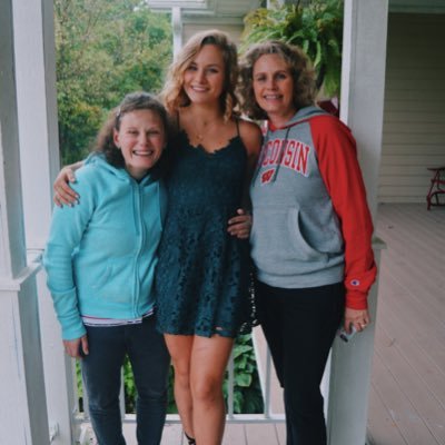 Profile Picture of Chloe Jacobson (@chloejacobson27) on Twitter