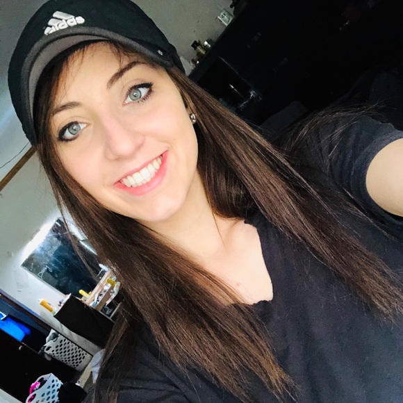 Profile Picture of Madison Foglesong (@mpfoglesong) on Poshmark
