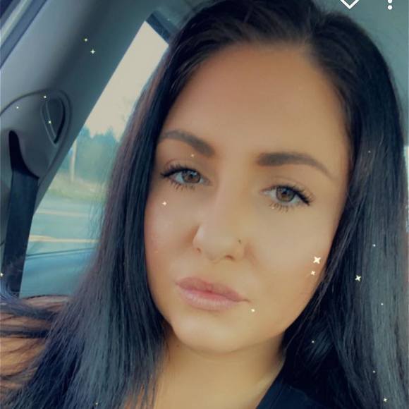 Profile Picture of Amanda Dilberovic (@adilberovic) on Poshmark