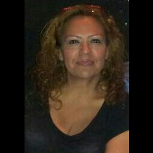 Profile Picture of Dee Gonzalez (@crazydee47) on Poshmark