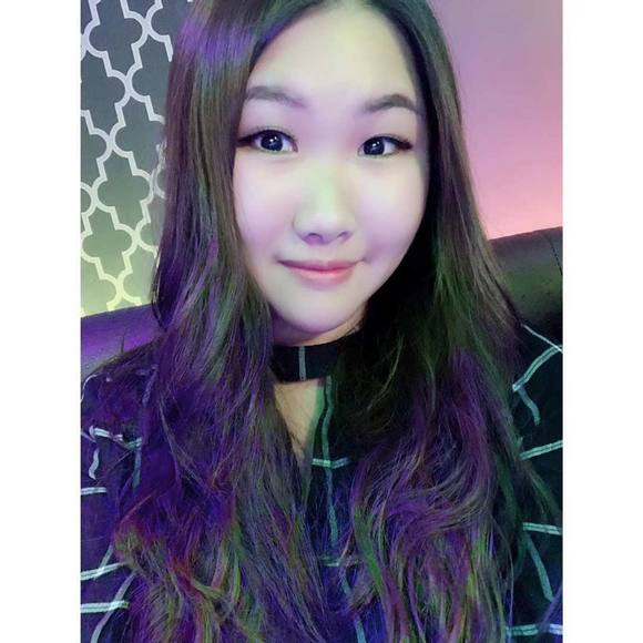 Profile Picture of Tina Liu (@tina011293) on Poshmark