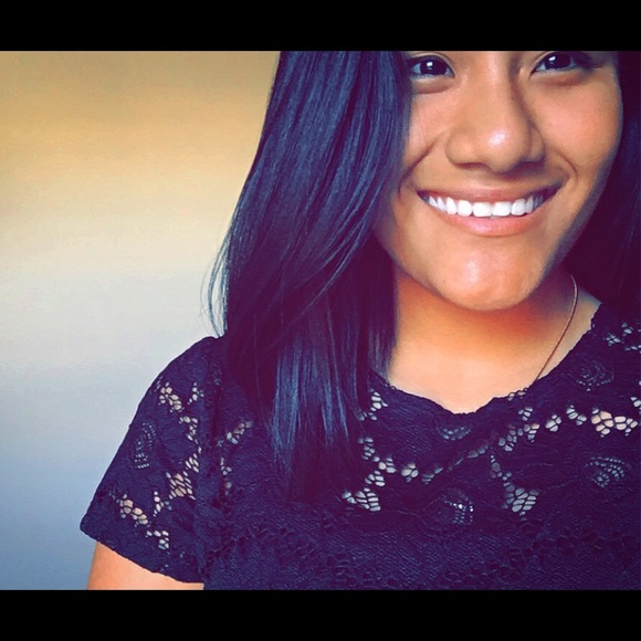 Profile Picture of Sherel Bello (@sherel_b) on Poshmark