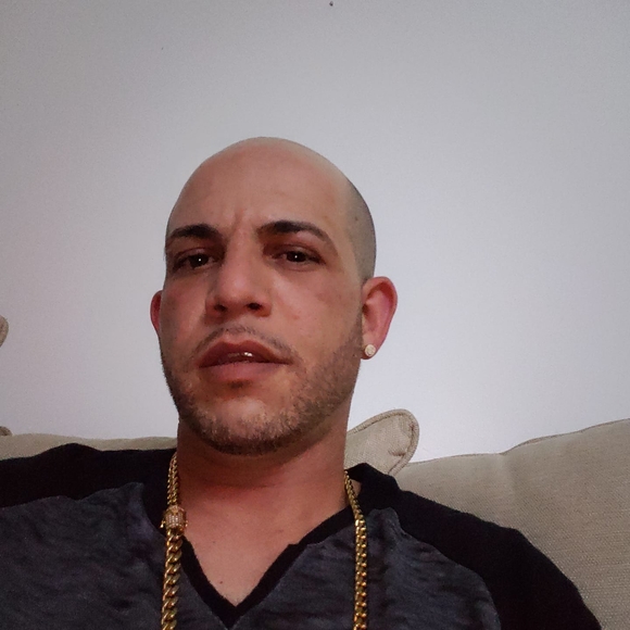 Profile Picture of Břïăň Cintrón cordero (@kascotte) on Poshmark
