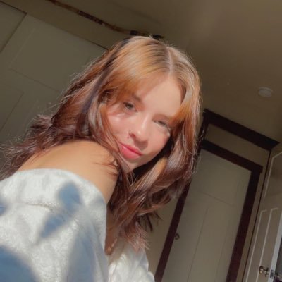 Profile Picture of Avery🪐 (@AveHolsch) on Twitter