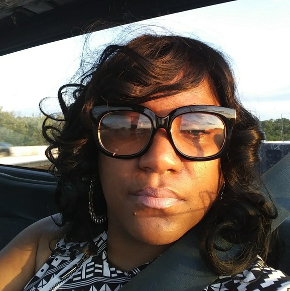 Profile Picture of Annette Simons (@sunshyne_48) on Poshmark
