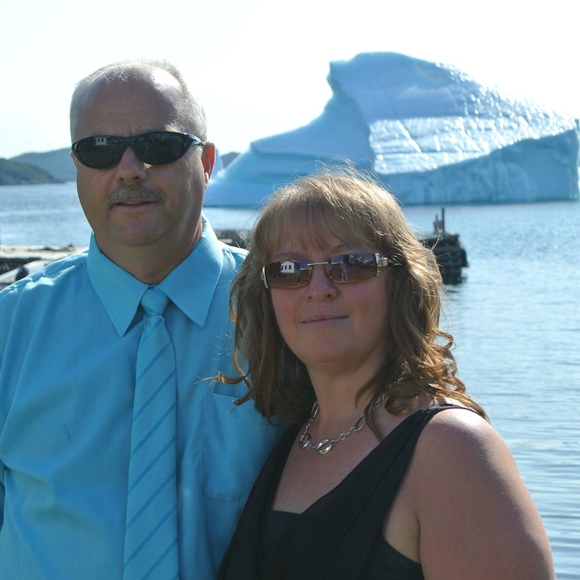 Profile Picture of Roxanne Rowsell (@roxparsons) on Poshmark