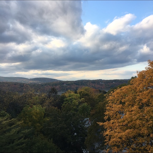 Profile Picture of Lilly Powers (@lillllla_48) on Poshmark